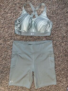 Under Armour Sage Green Marble Crossback Sports Bra & High-Waist Bike Shorts
